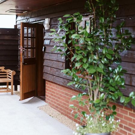 The Apple Rooms - Houghton Lodge สต็อคบริดจ์ ภายนอก รูปภาพ