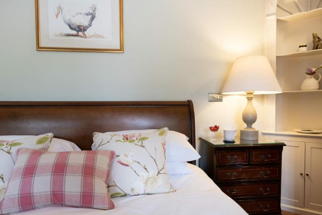 The Apple Rooms - Houghton Lodge สต็อคบริดจ์ ภายนอก รูปภาพ