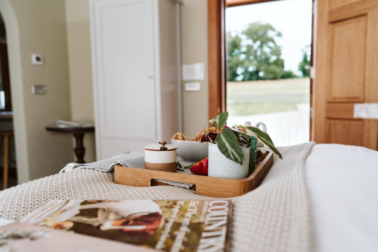 The Apple Rooms - Houghton Lodge สต็อคบริดจ์ ภายนอก รูปภาพ