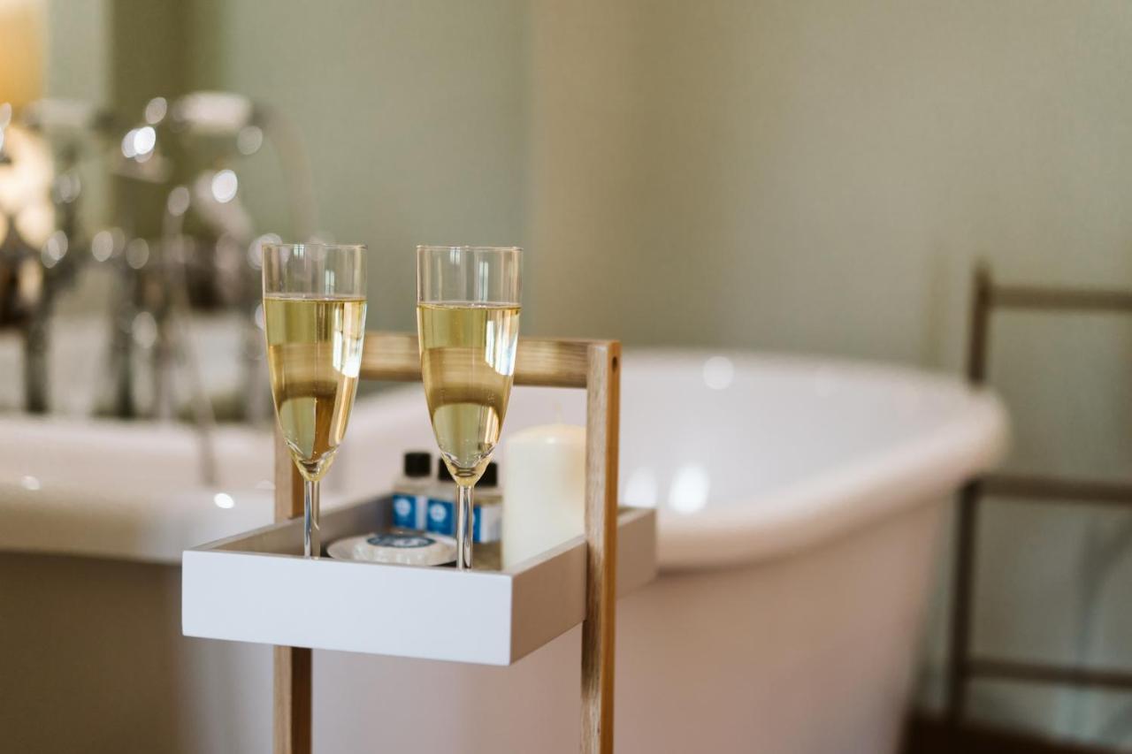 The Apple Rooms - Houghton Lodge สต็อคบริดจ์ ภายนอก รูปภาพ