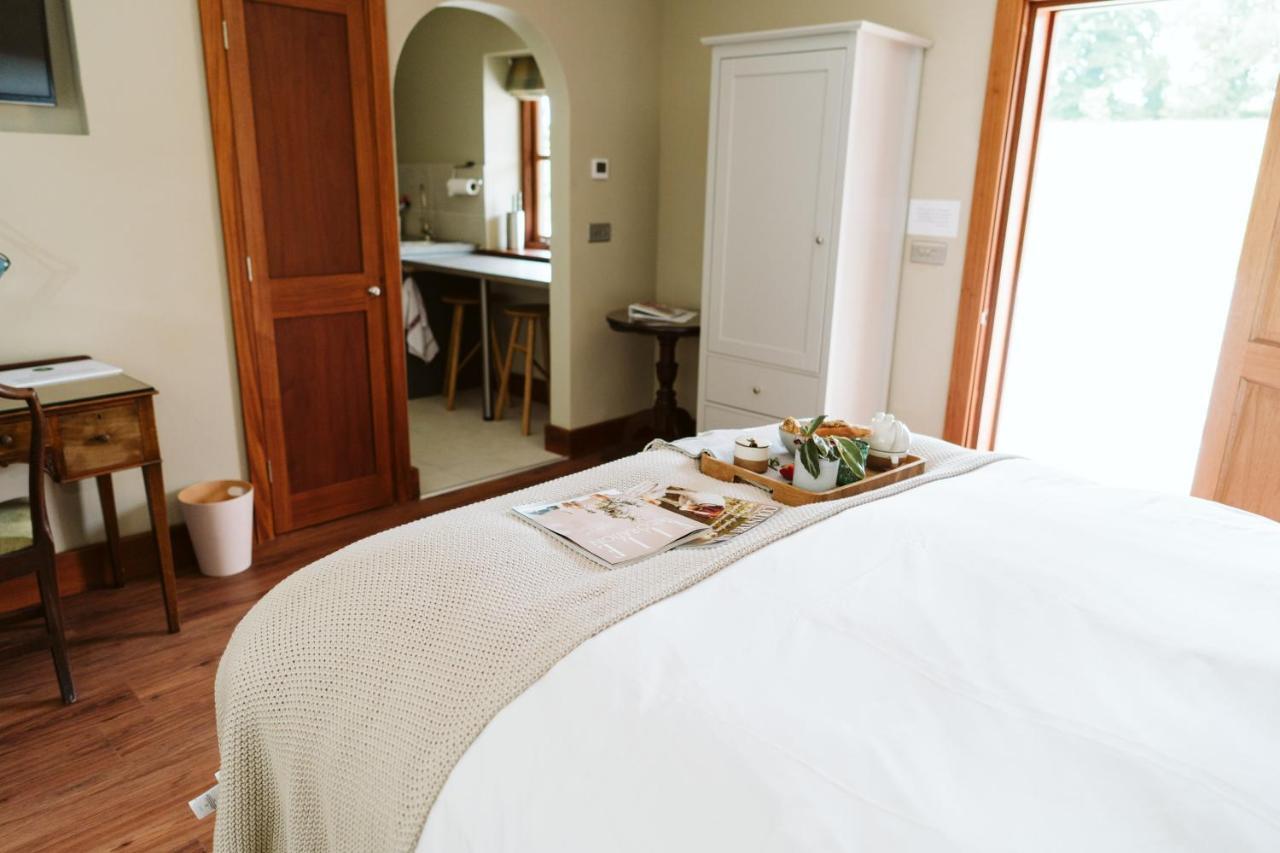 The Apple Rooms - Houghton Lodge สต็อคบริดจ์ ภายนอก รูปภาพ